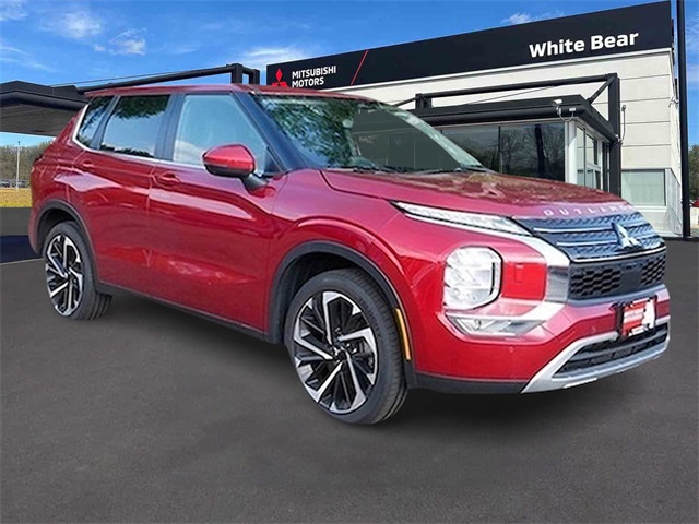 2022 Mitsubishi Outlander SE's photo