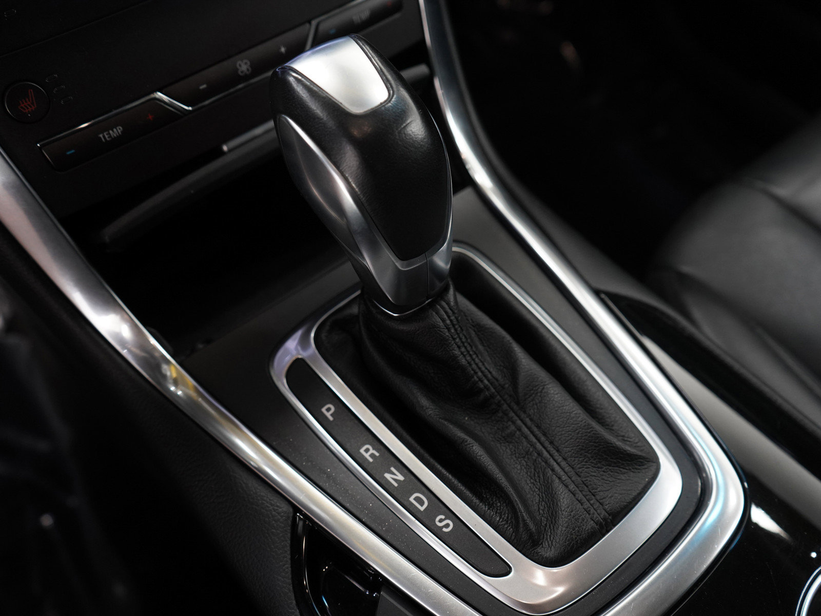 2017 Ford Edge Titanium photo 25