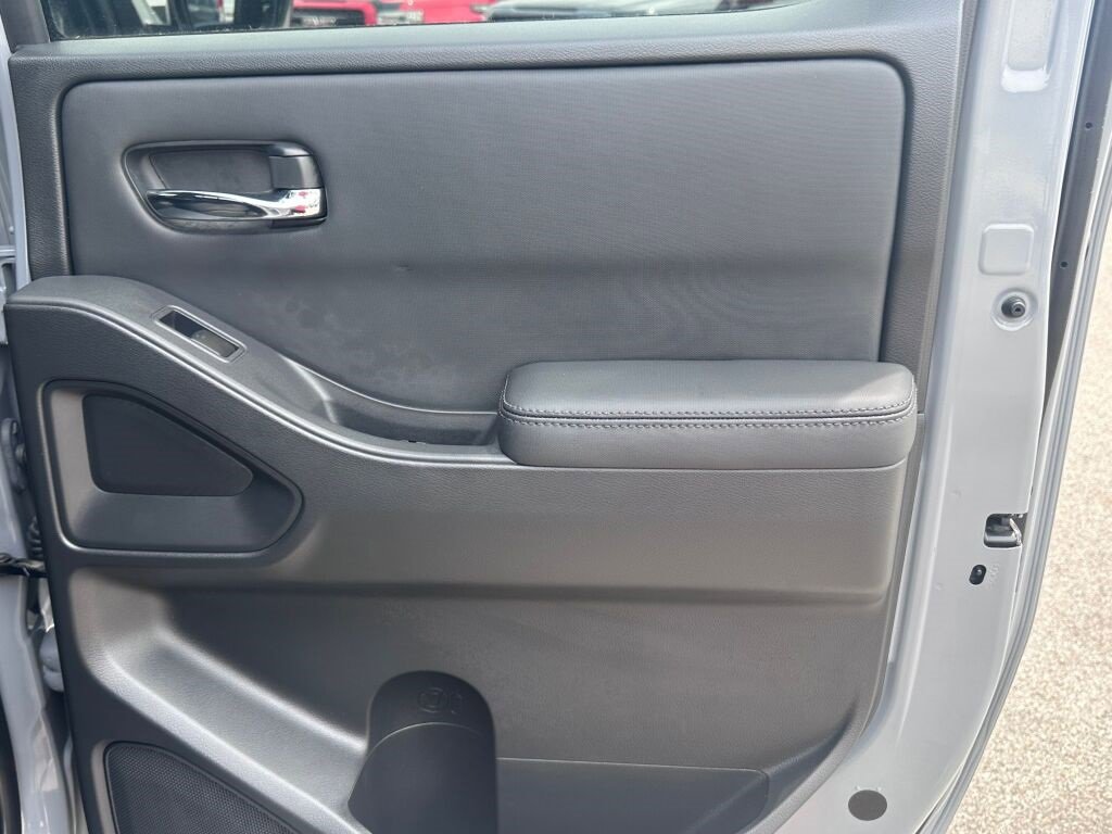 2022 Nissan Frontier S PRO-4X photo 9
