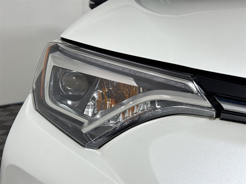 2017 Toyota RAV4 Limited photo 19