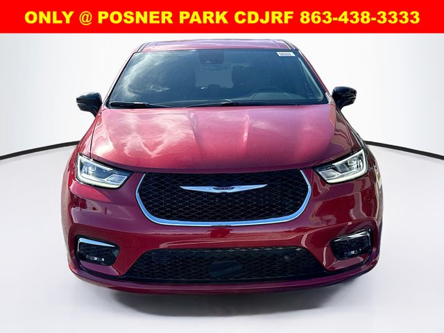 2026 Chrysler Pacifica photo 2