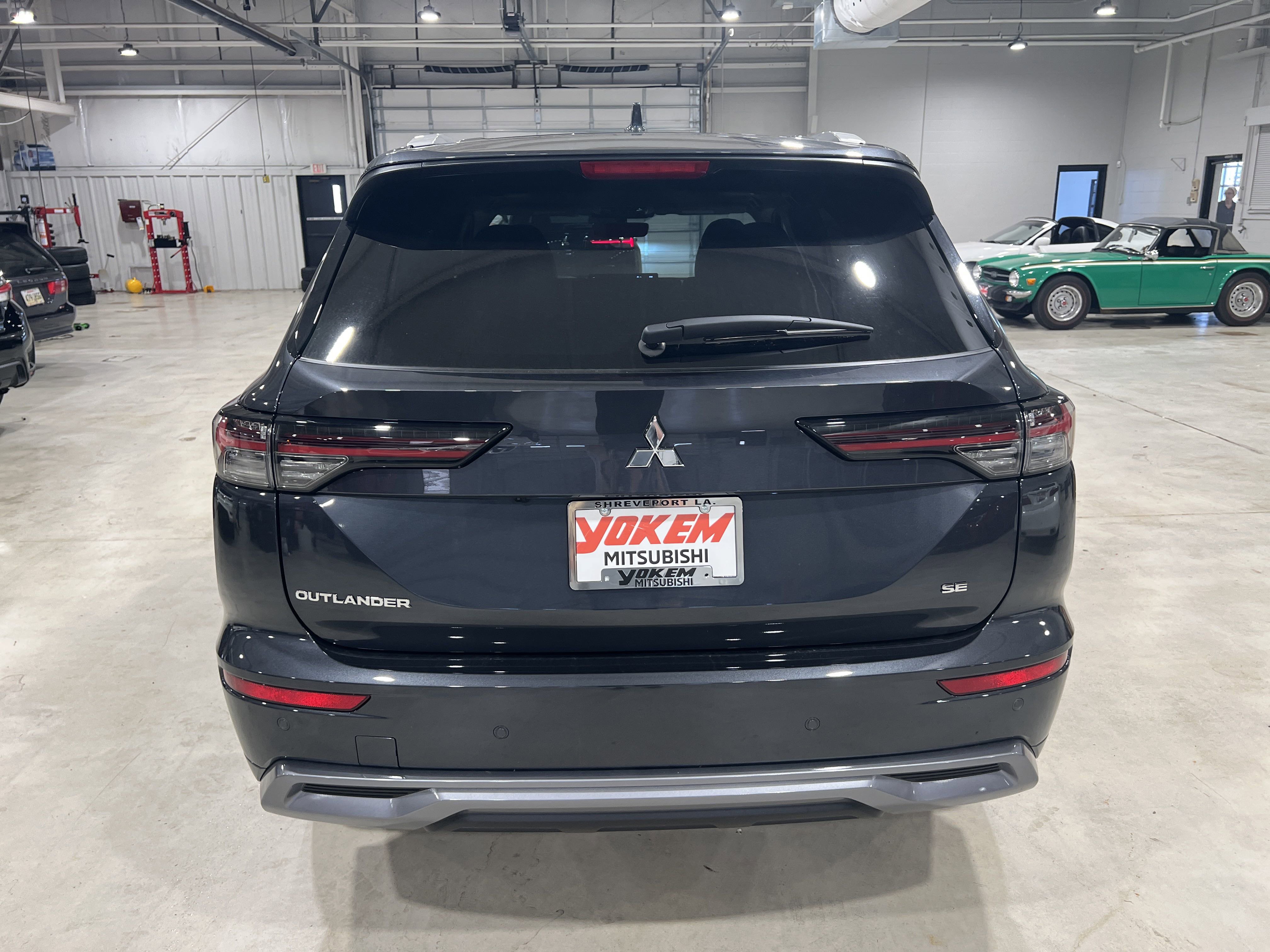 2025 Mitsubishi Outlander SEL photo 4