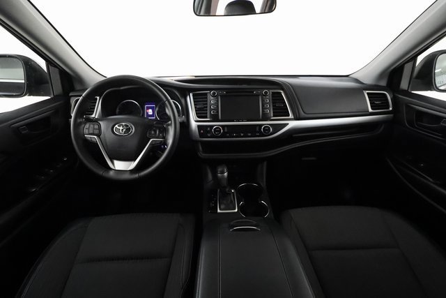 2019 Toyota Highlander LE photo 5