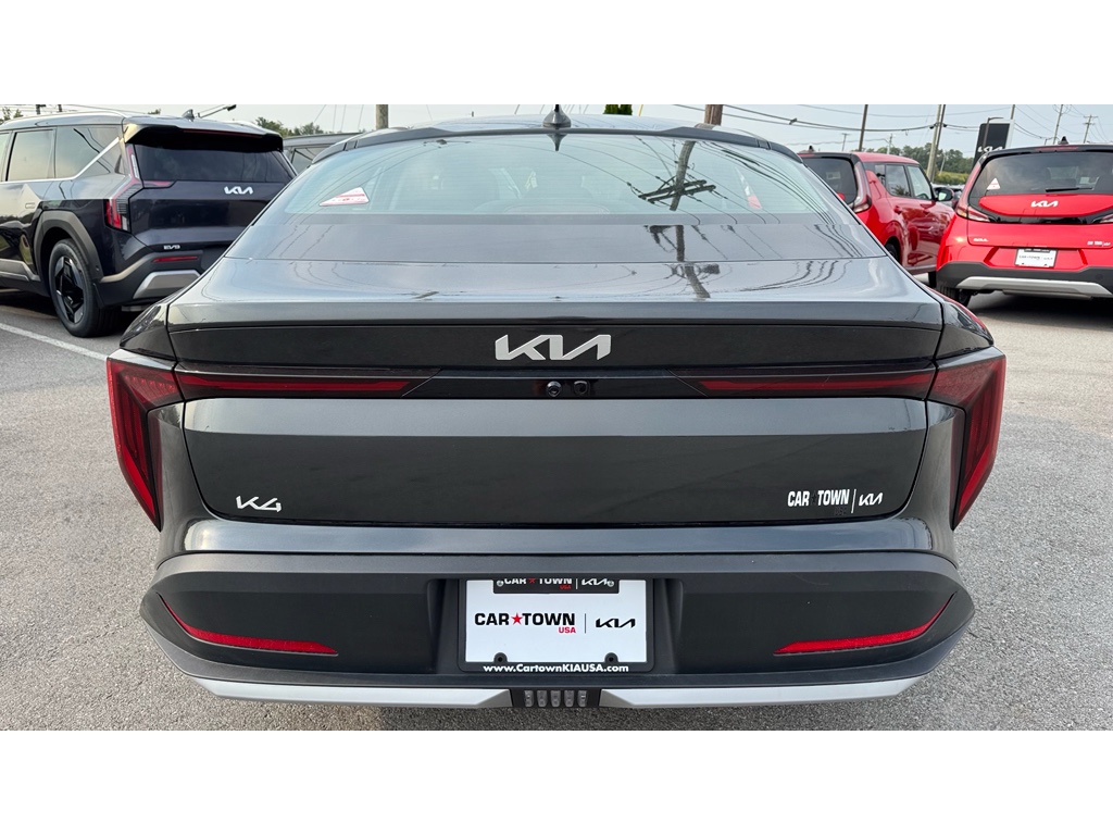 2025 Kia K4 LXS photo 2