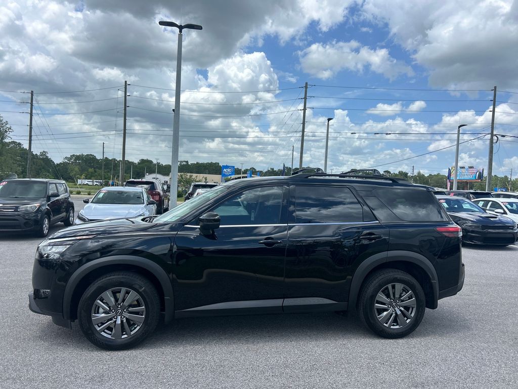 2025 Nissan Pathfinder SV photo 3