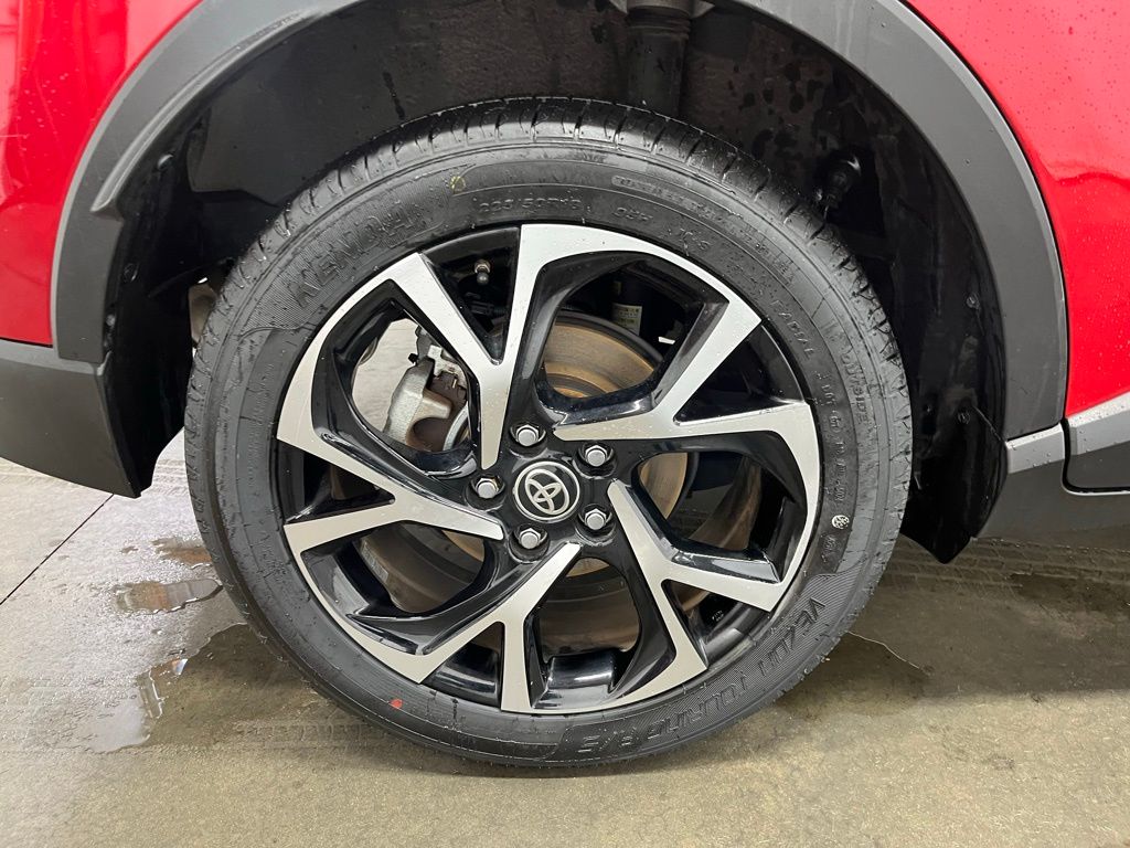 2020 Toyota C-HR XLE photo 27