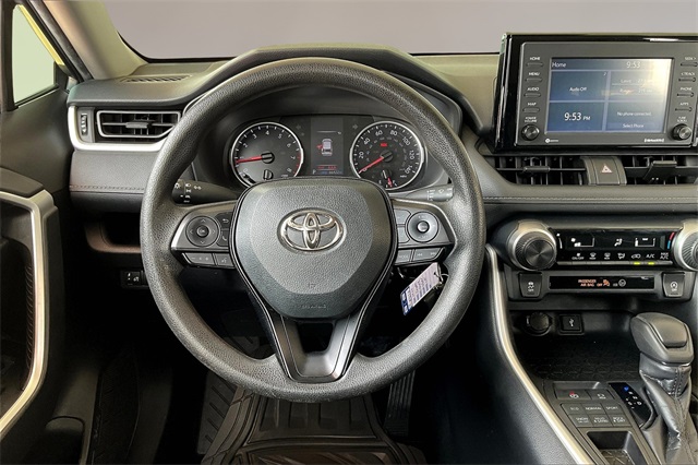 2020 Toyota RAV4 LE photo 4