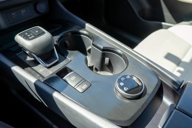 2022 Nissan Rogue SV photo 22