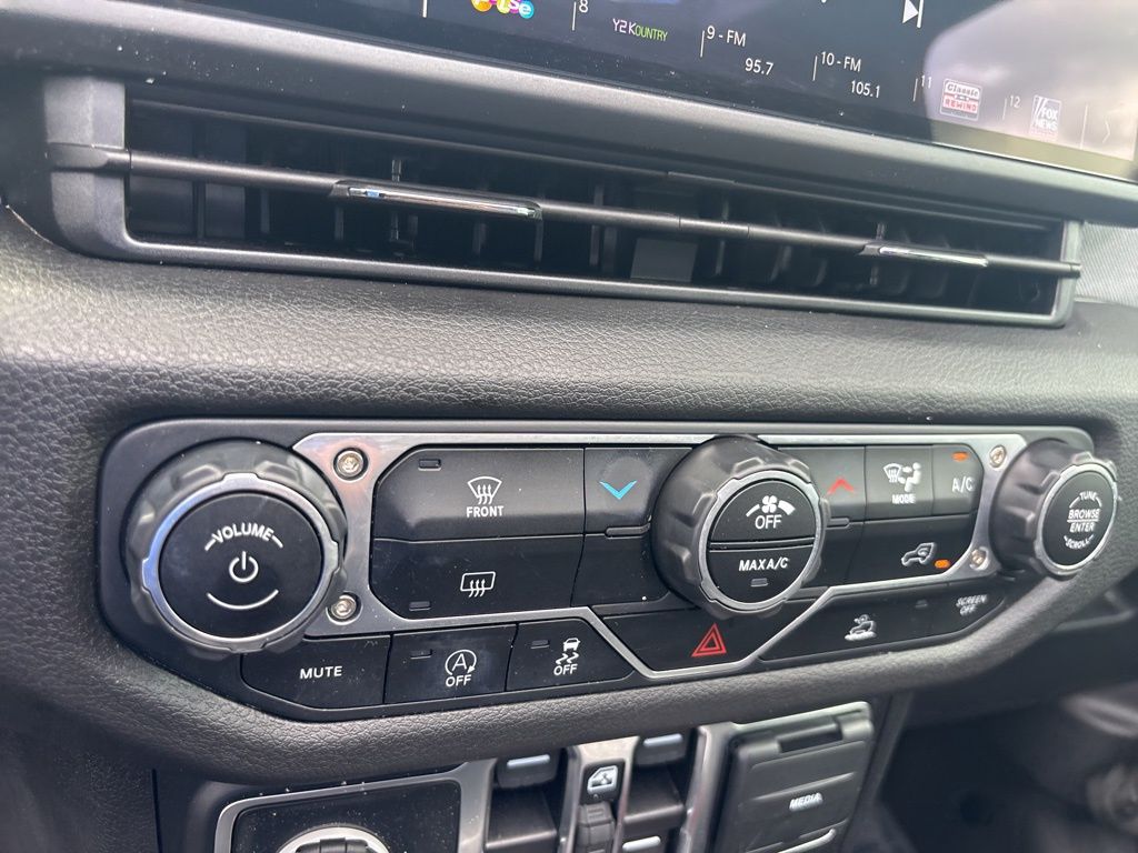 2025 Jeep Wrangler Sport S photo 39