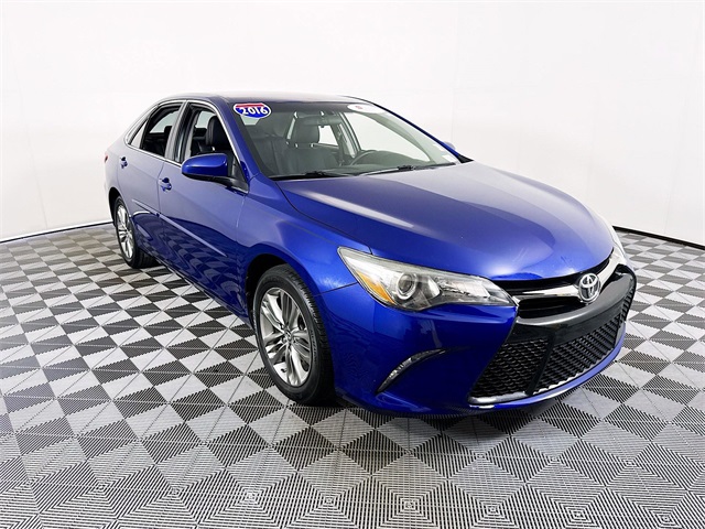 2016 Toyota Camry Special Edition's photo