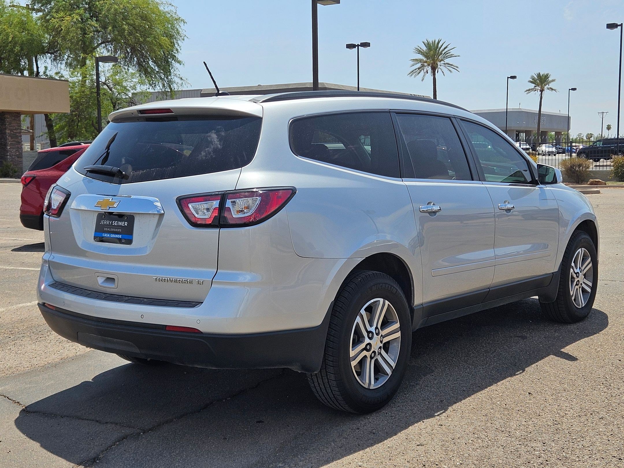 2015 Chevrolet Traverse 2LT photo 5