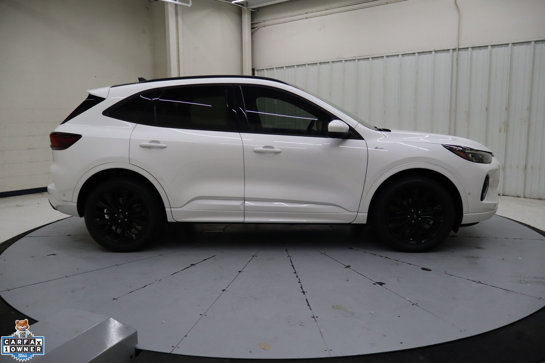 2023 Ford Escape ST-Line Elite photo 2