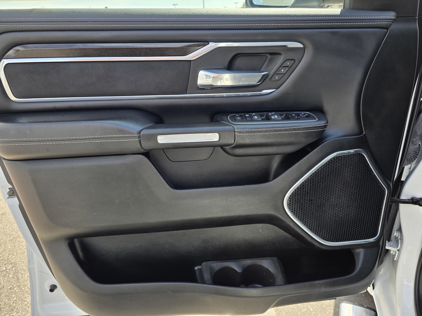 2022 Ram 1500 Laramie photo 19
