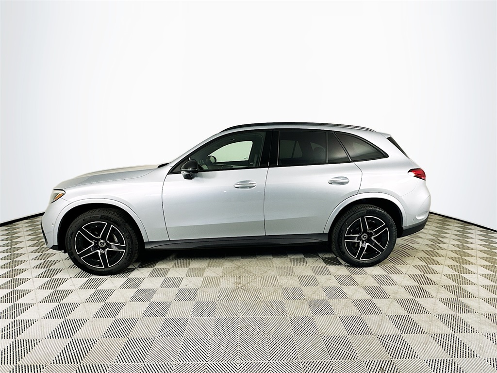 2026 Mercedes Benz GLC 300 photo 4