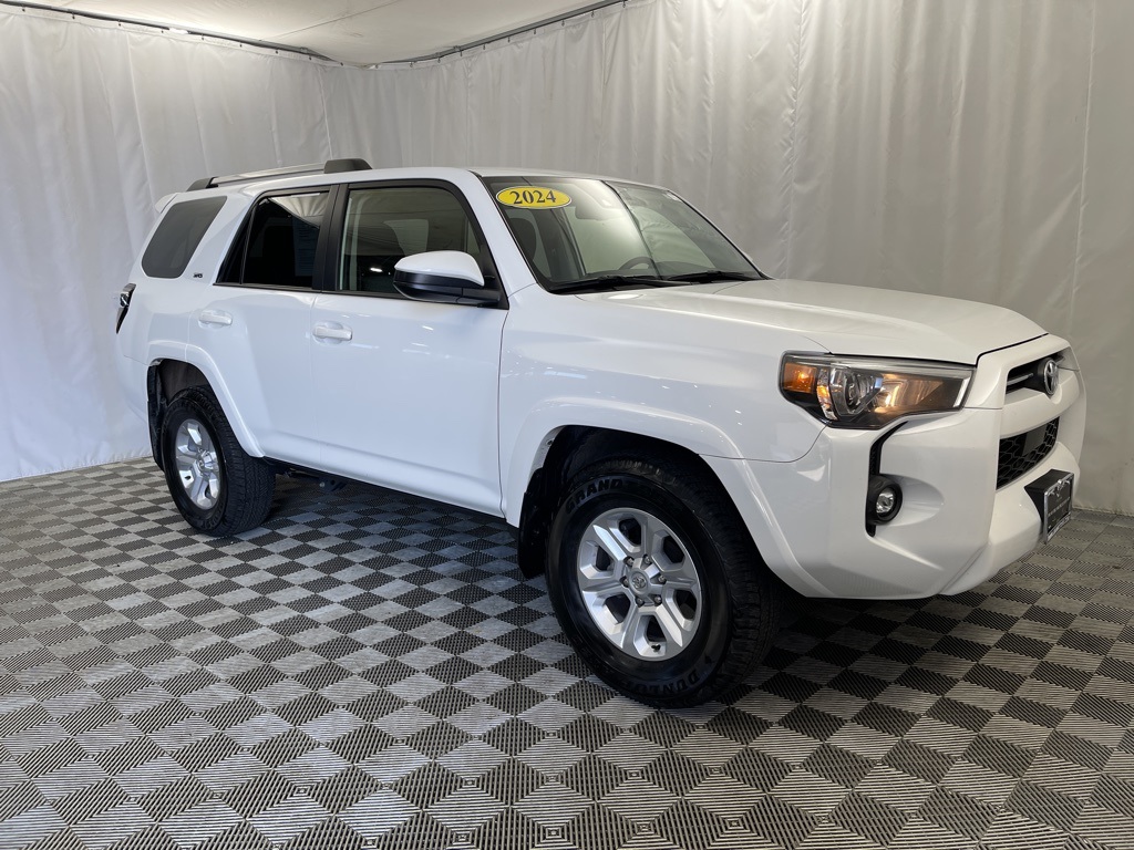 2024 Toyota 4Runner SR5 photo 2