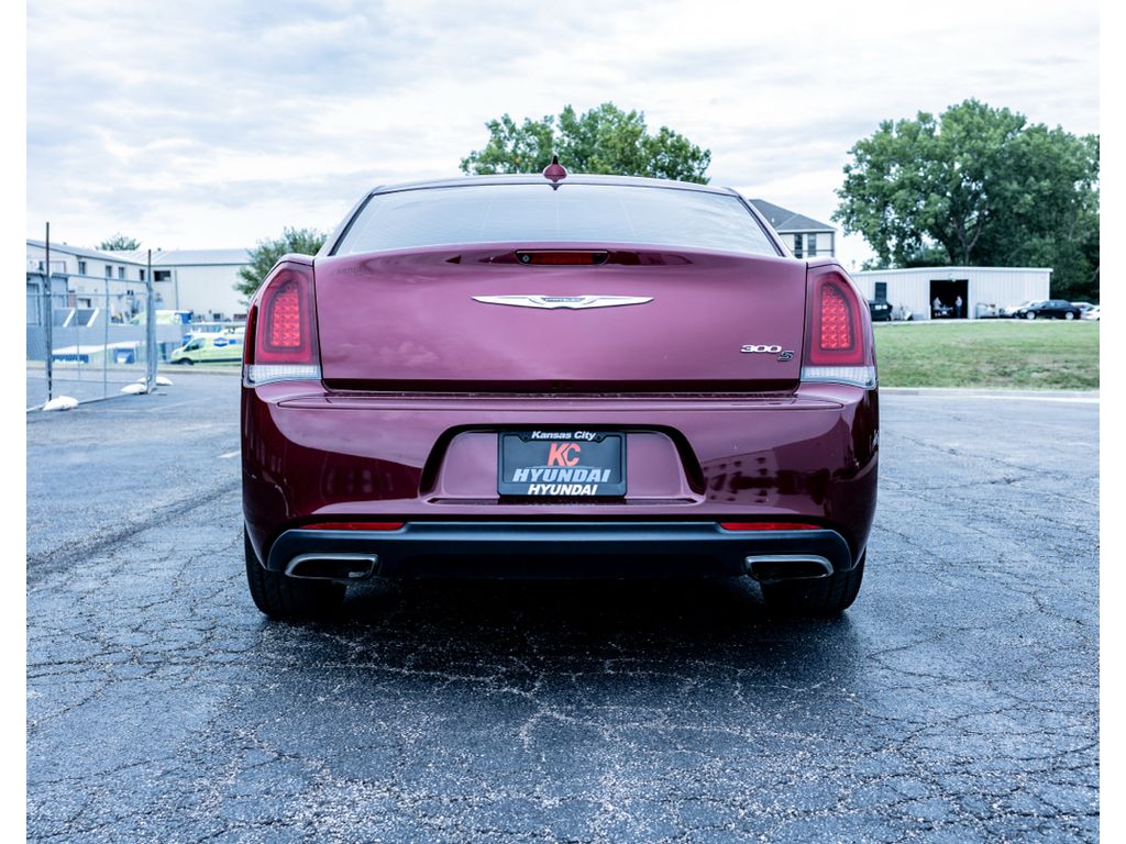 2019 Chrysler 300 LX photo 4