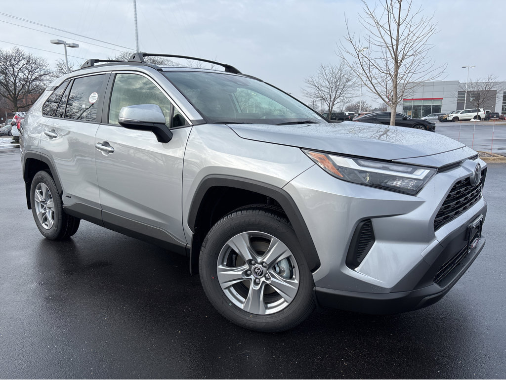 2025 Toyota RAV4 XLE's photo