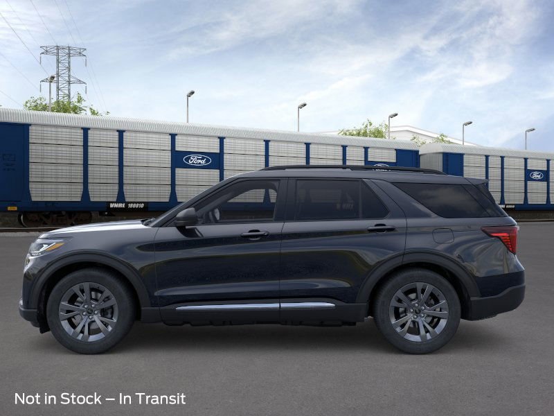 2025 Ford Explorer photo 2
