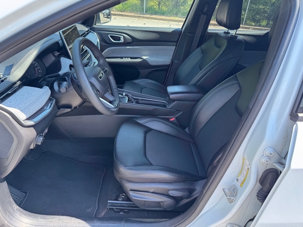 2024 Jeep Compass Latitude photo 8