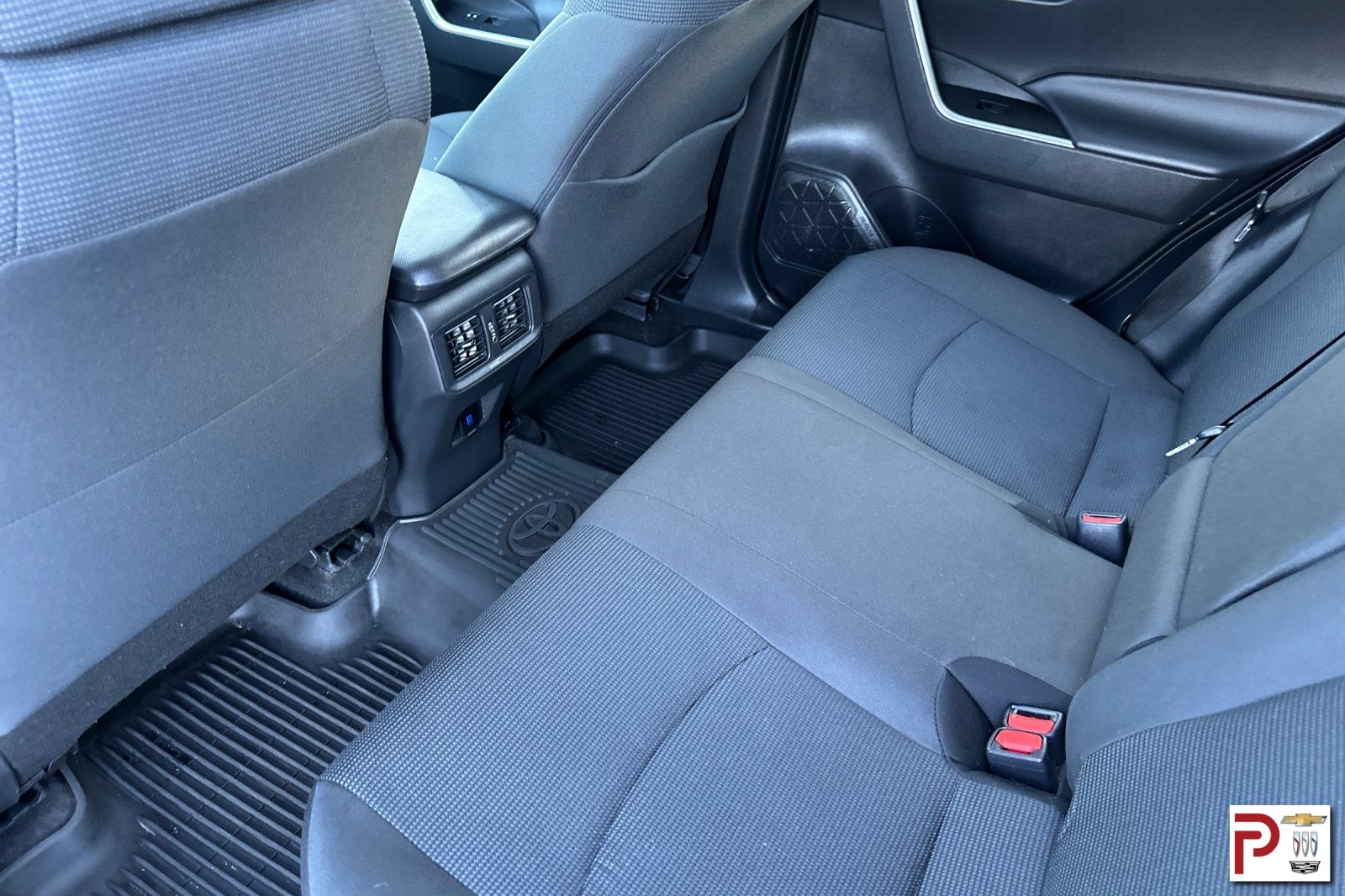 2023 Toyota RAV4 LE photo 11