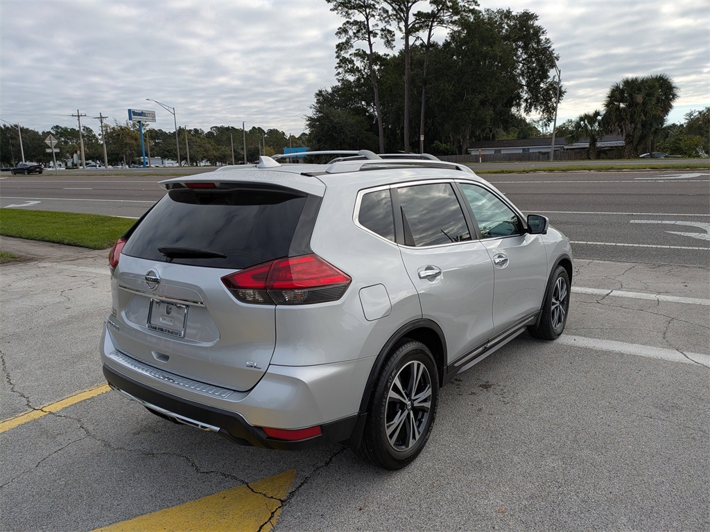 2017 Nissan Rogue SL photo 2