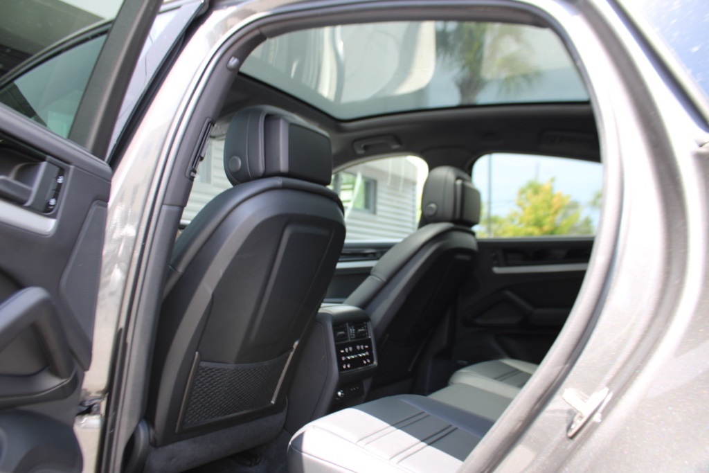 2024 Porsche Cayenne Coupe photo 28