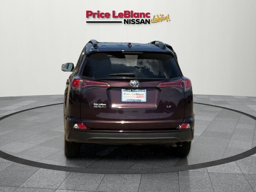 2018 Toyota RAV4 LE photo 5