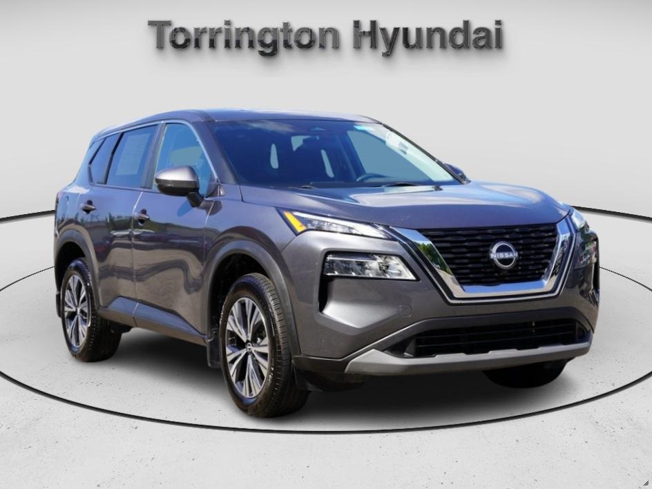 2022 Nissan Rogue SV's photo
