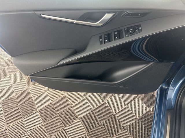 2024 Kia Niro Plug-In Hybrid SX photo 18