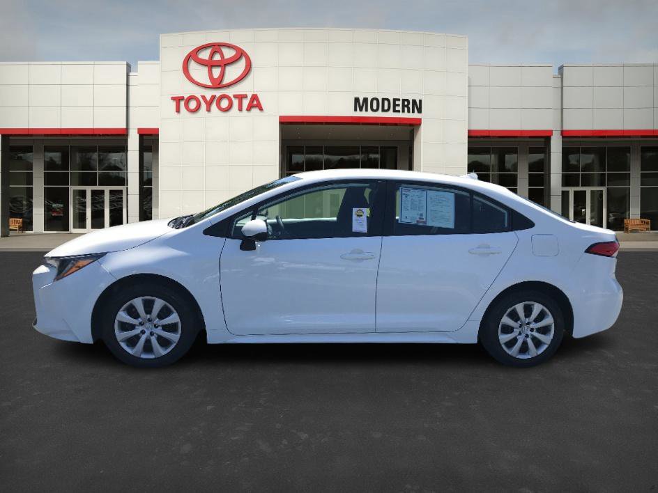 2022 Toyota Corolla LE photo 2