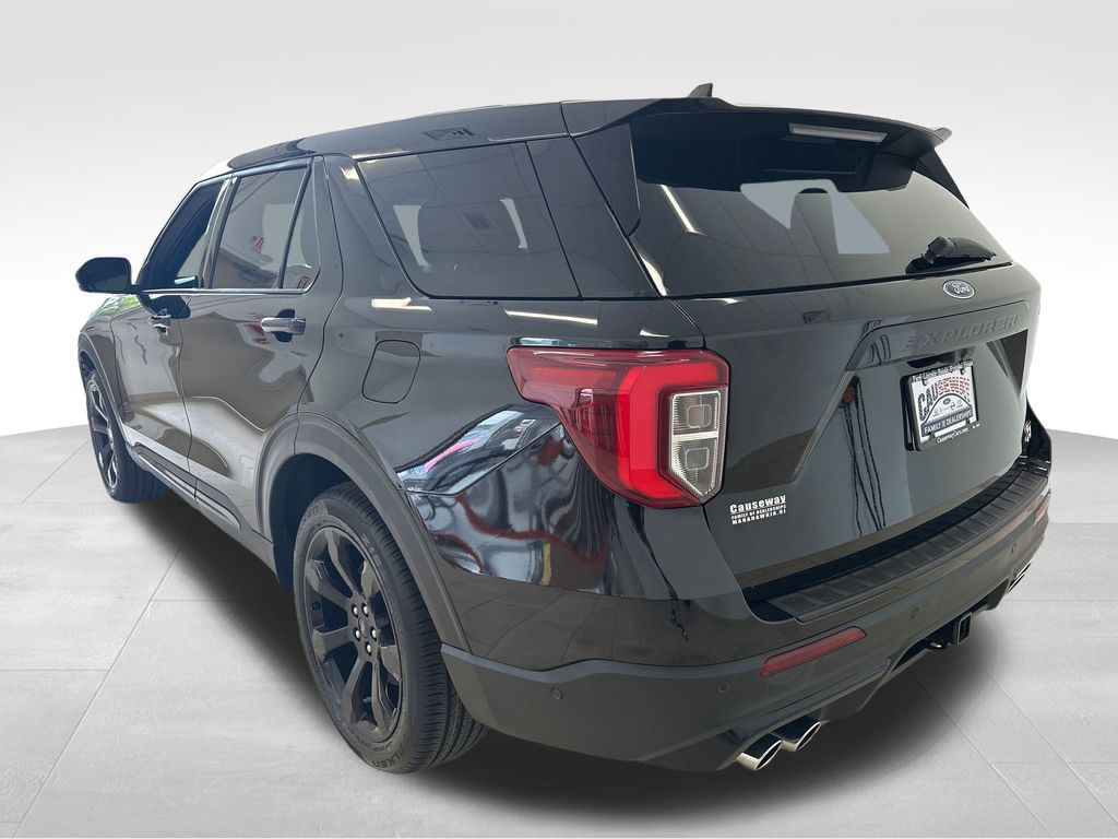 2022 Ford Explorer ST photo 4