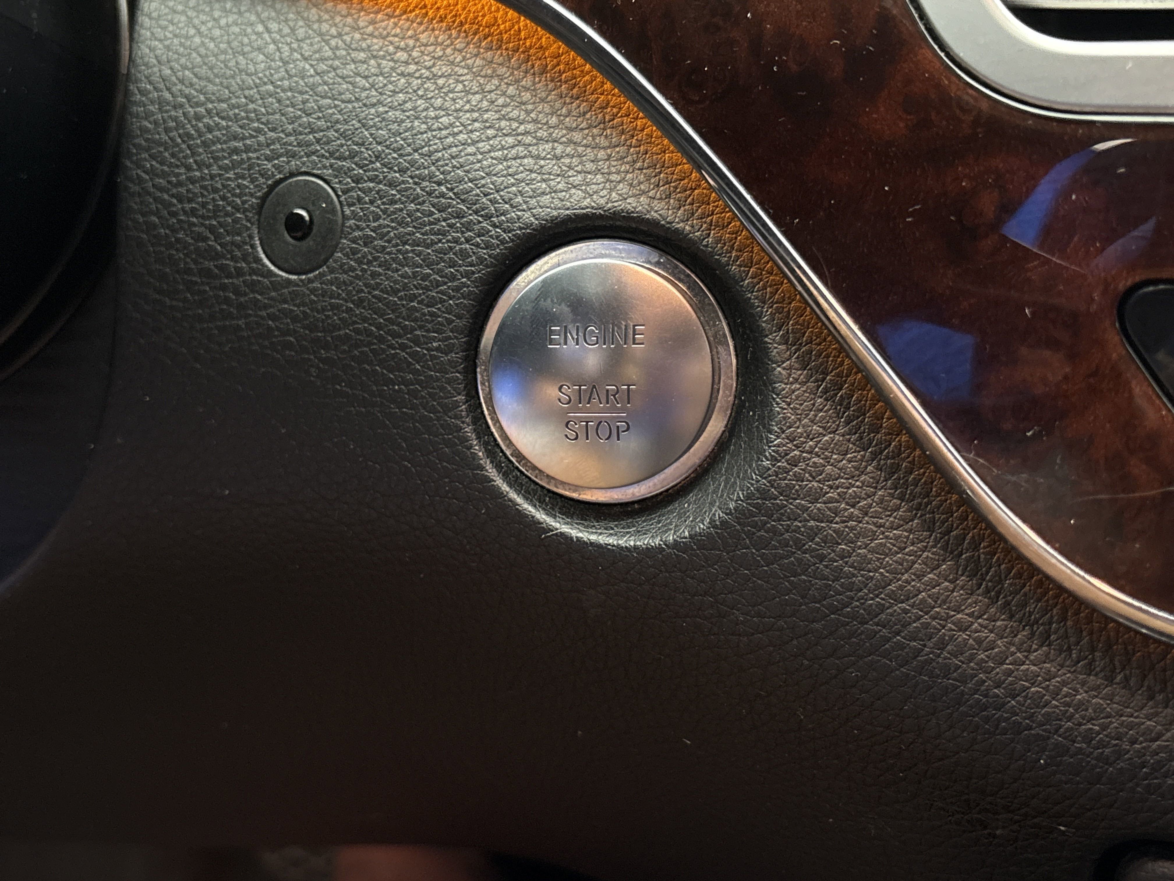 2012 Mercedes Benz S 550 4MATIC photo 17