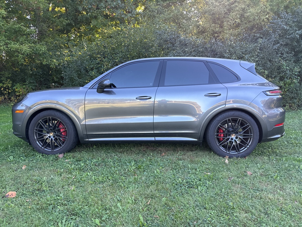 2025 Porsche Cayenne GTS photo 2