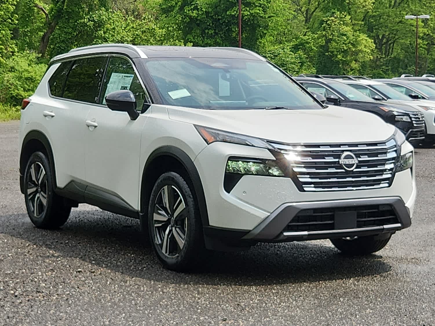 2025 Nissan Rogue SL photo 2