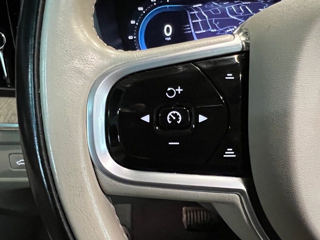 2023 Volvo XC60 B5 Plus photo 9