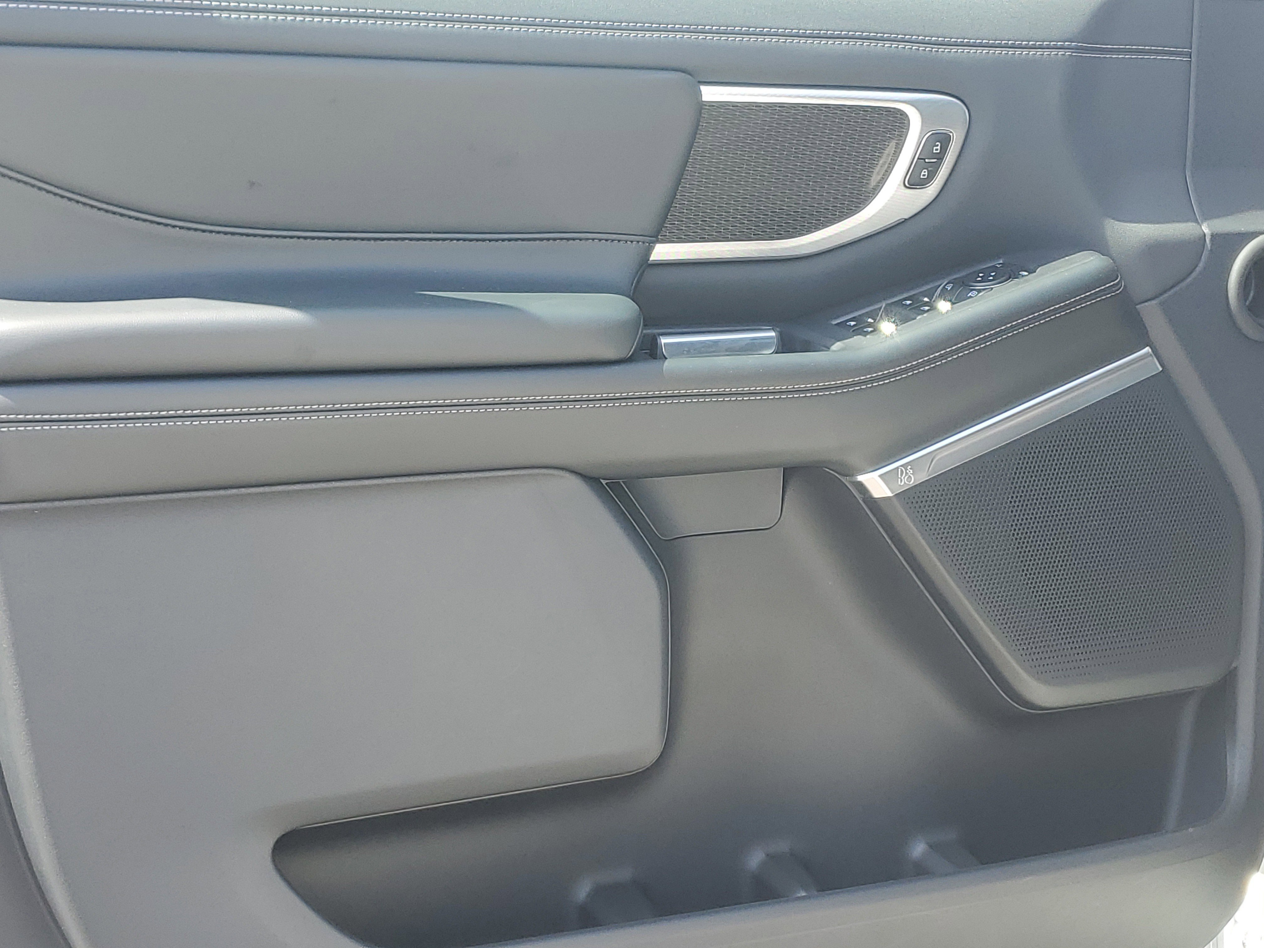 2025 Ford Expedition Platinum MAX photo 4