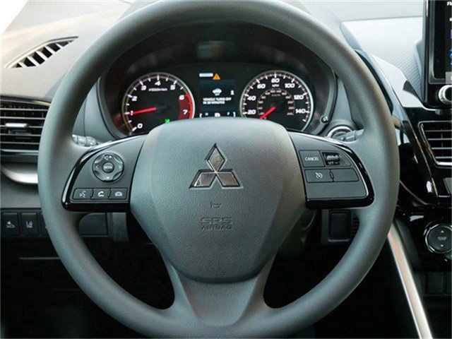 2025 Mitsubishi Eclipse Cross LE photo 8