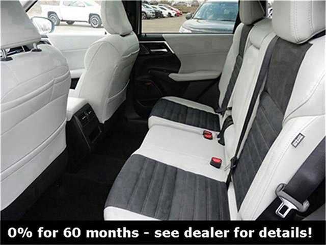2025 Mitsubishi Outlander SE photo 4