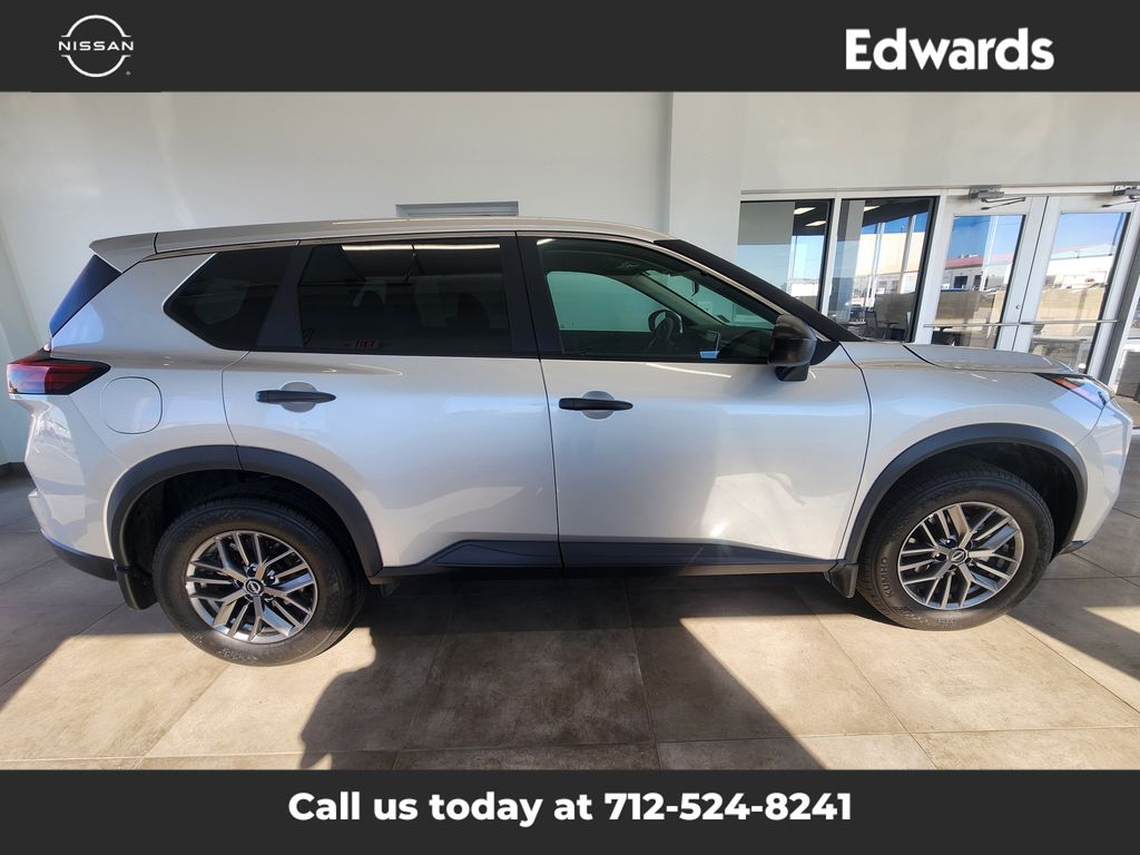 2025 Nissan Rogue S's photo