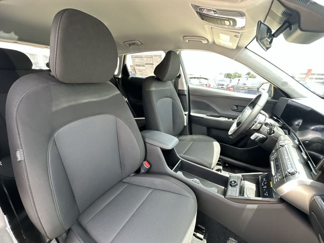2025 Hyundai Kona SEL photo 25