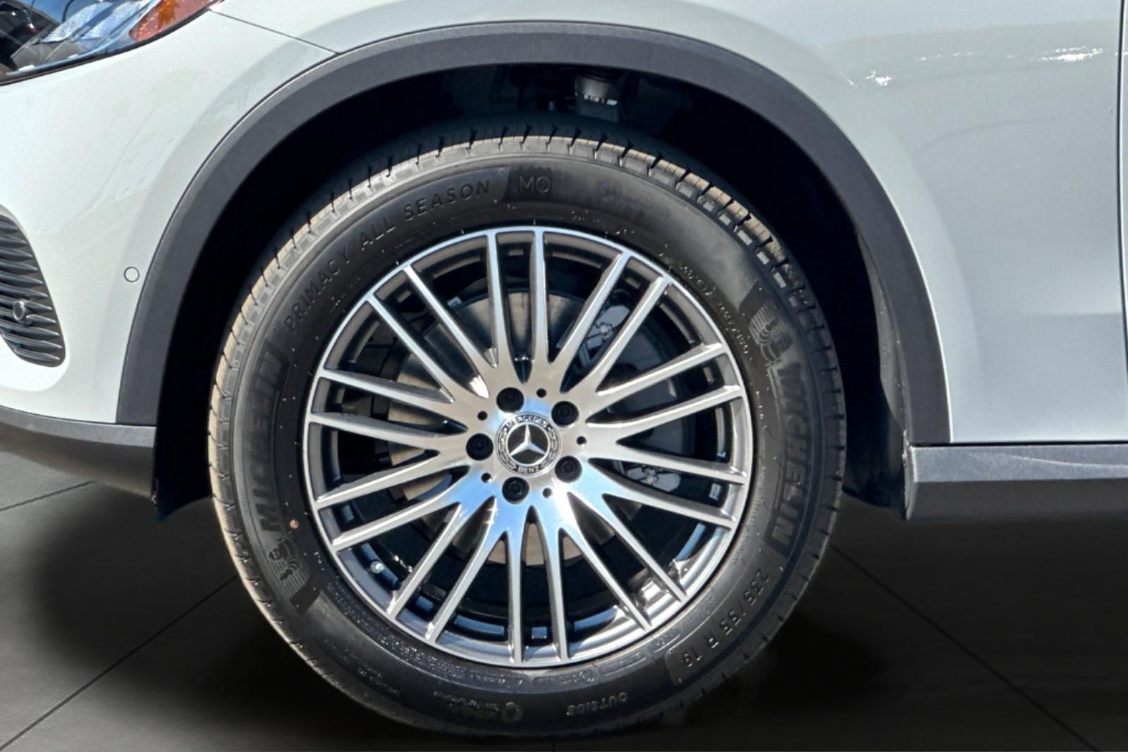 2026 Mercedes Benz GLC 300 photo 4