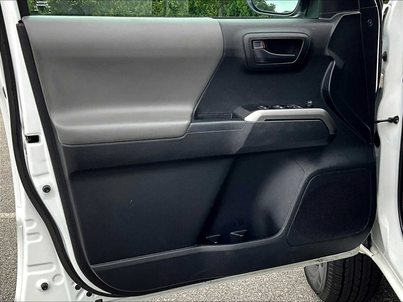 2023 Toyota Tacoma SR5 photo 9