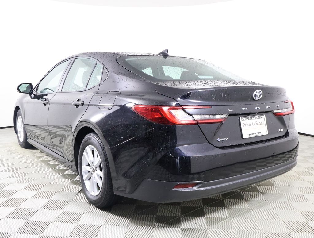 2025 Toyota Camry LE photo 4