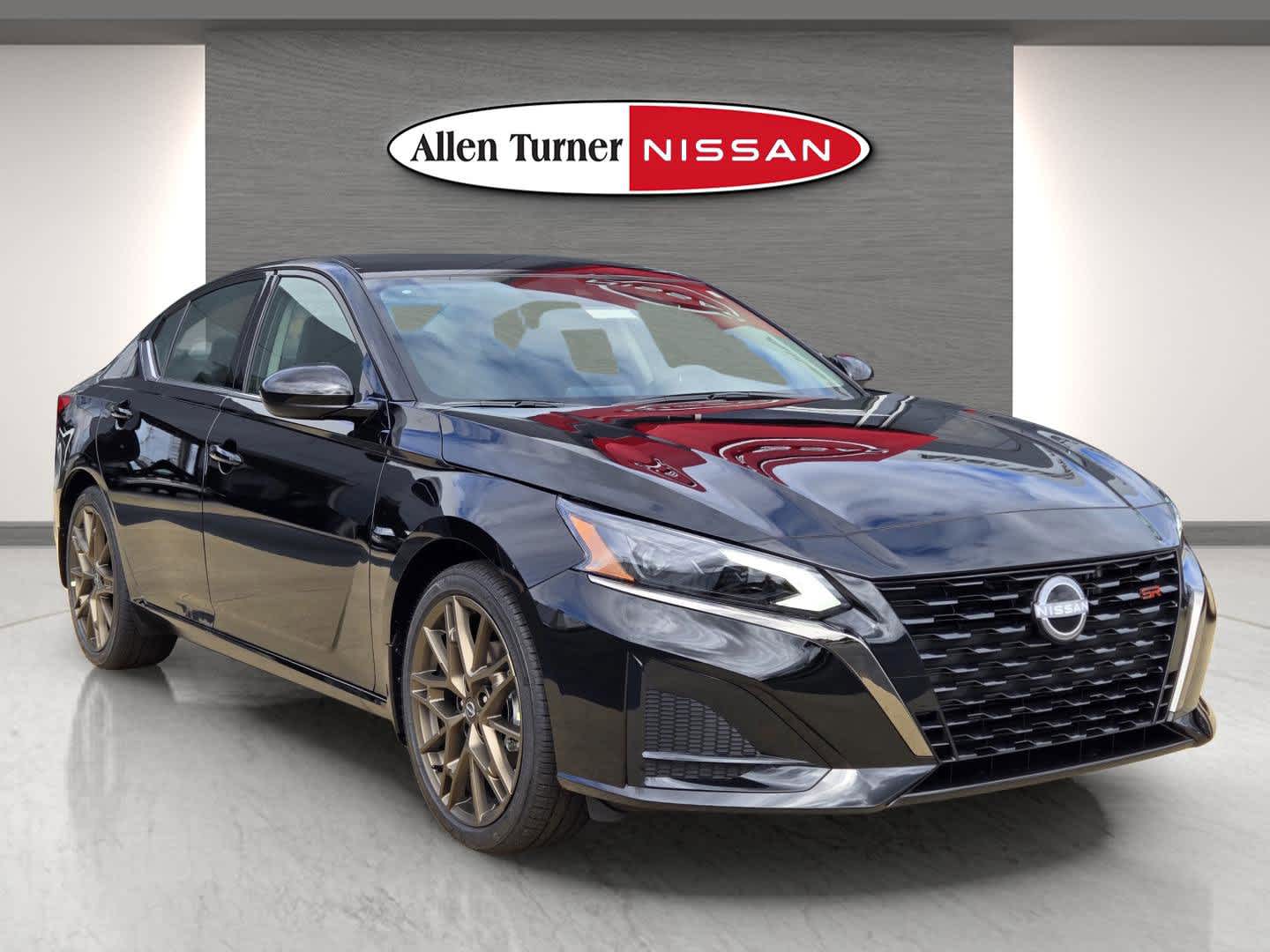 2025 Nissan Altima SR's photo