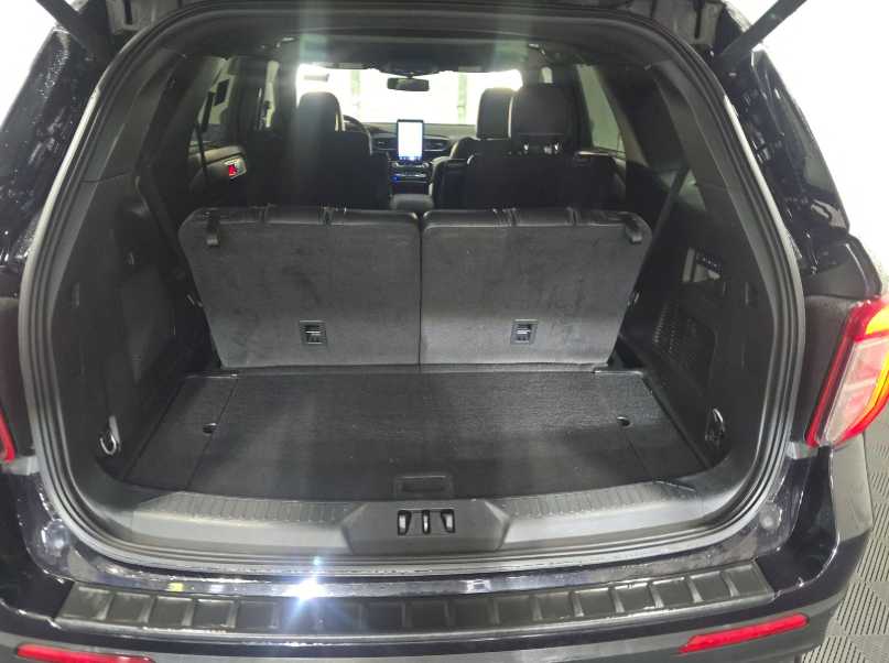 2023 Ford Explorer ST photo 6