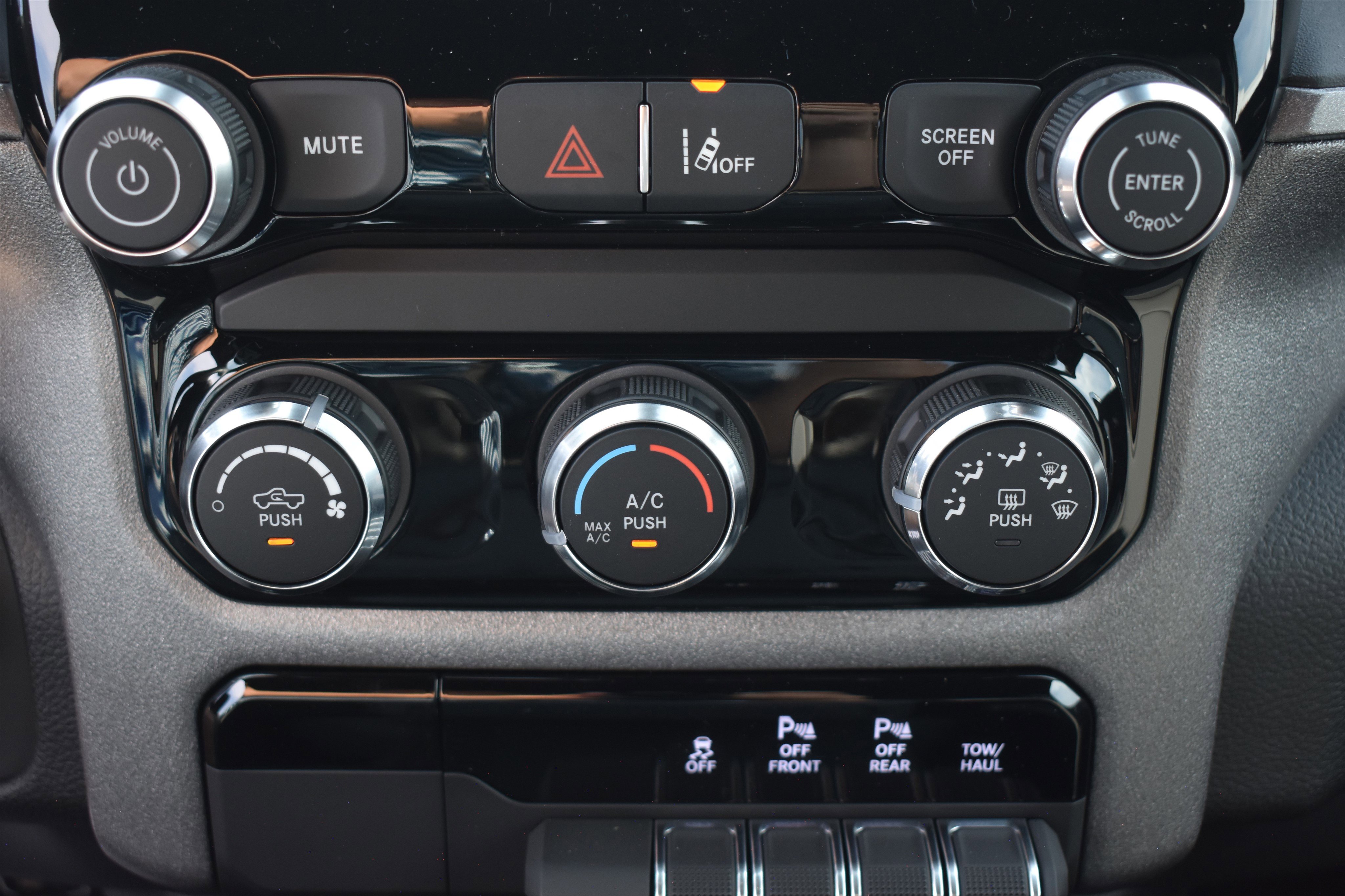2025 Ram 1500 Tradesman photo 16