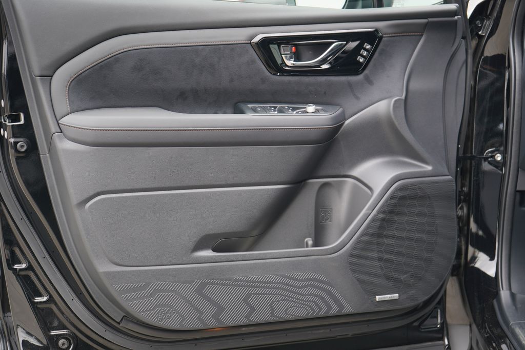 2025 Subaru Forester Touring photo 17