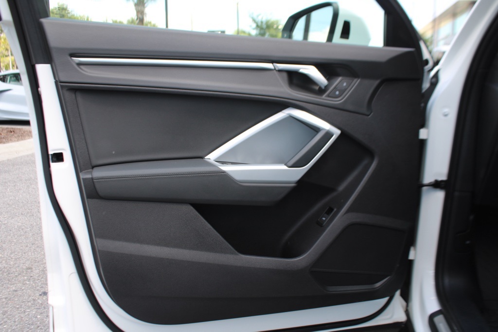 2021 Audi Q3 S line Premium 45 TFSI photo 8