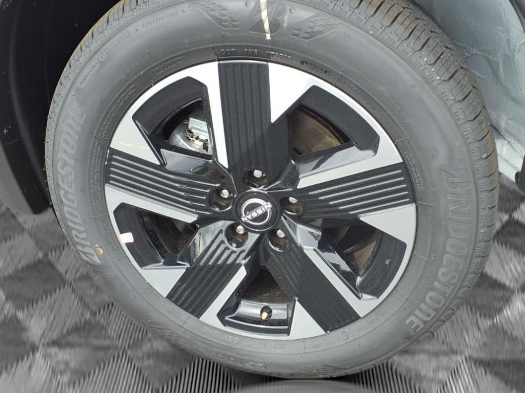2025 Nissan Kicks SV photo 4