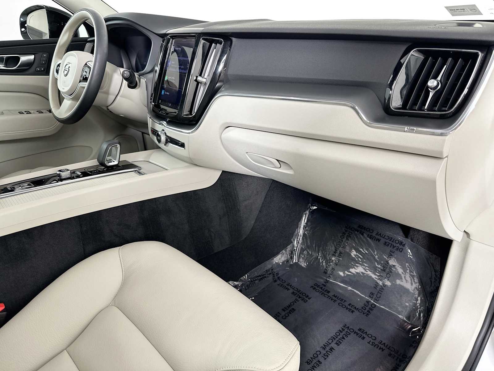 2025 Volvo XC60 B5 Core photo 25